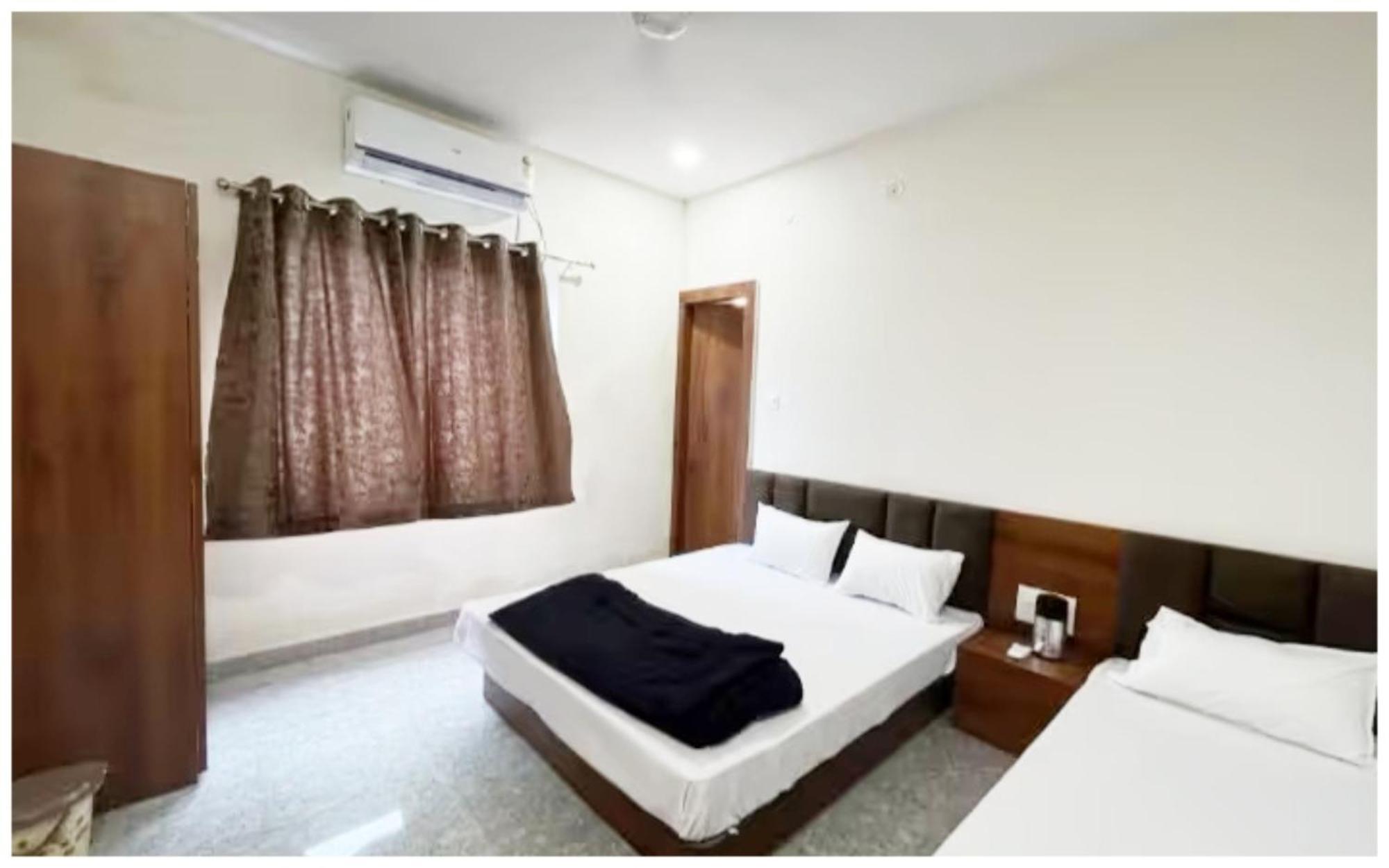 Premium Hotel Ujjain - G A R I M A - Near Mahakal Temple And Rivar - Railway Station - Hygiene & Spacious Room - With Wifi- And Parking Facilities - Best Hotel In אויאיין מראה חיצוני תמונה