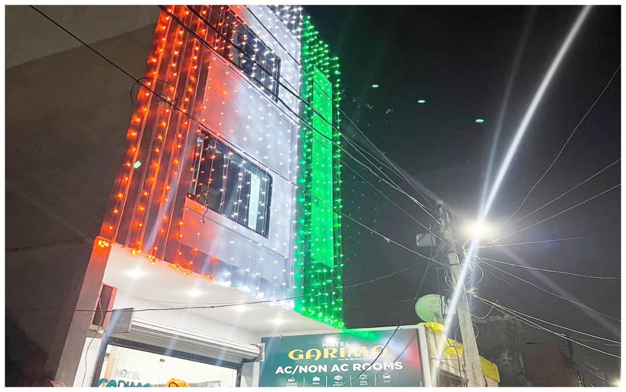Premium Hotel Ujjain - G A R I M A - Near Mahakal Temple And Rivar - Railway Station - Hygiene & Spacious Room - With Wifi- And Parking Facilities - Best Hotel In אויאיין מראה חיצוני תמונה