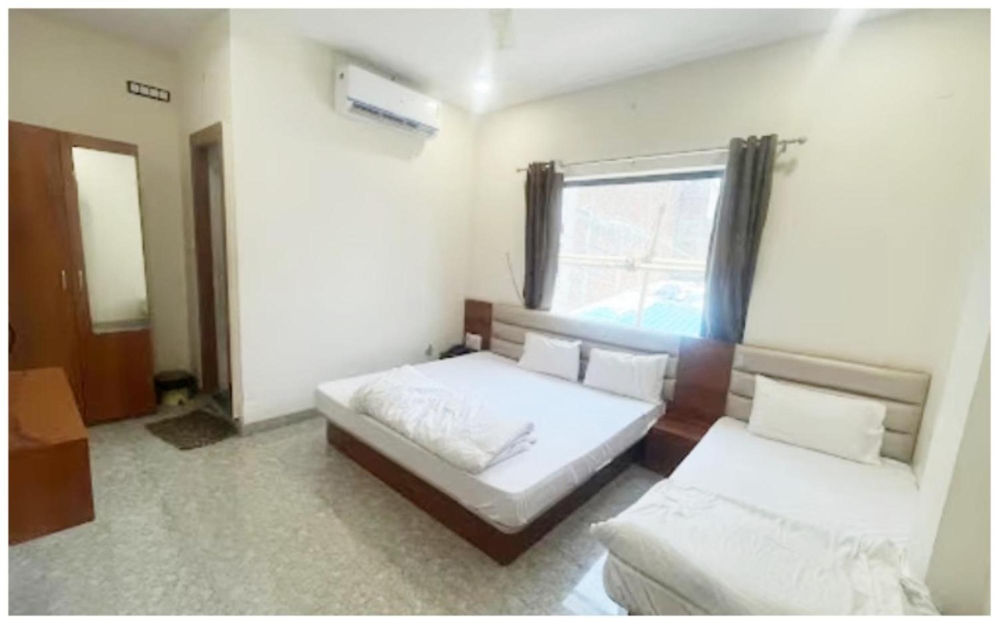 Premium Hotel Ujjain - G A R I M A - Near Mahakal Temple And Rivar - Railway Station - Hygiene & Spacious Room - With Wifi- And Parking Facilities - Best Hotel In אויאיין מראה חיצוני תמונה