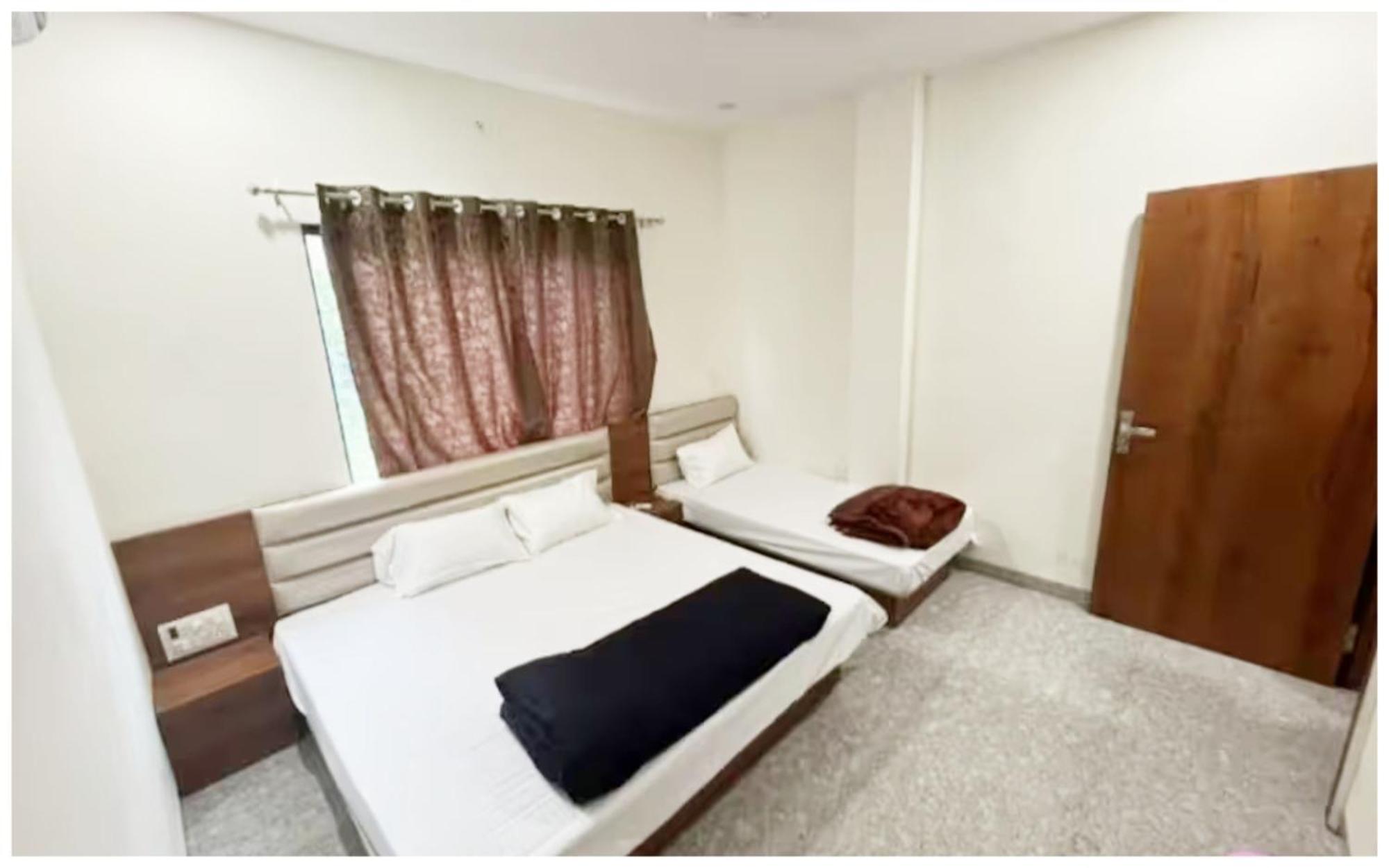 Premium Hotel Ujjain - G A R I M A - Near Mahakal Temple And Rivar - Railway Station - Hygiene & Spacious Room - With Wifi- And Parking Facilities - Best Hotel In אויאיין מראה חיצוני תמונה